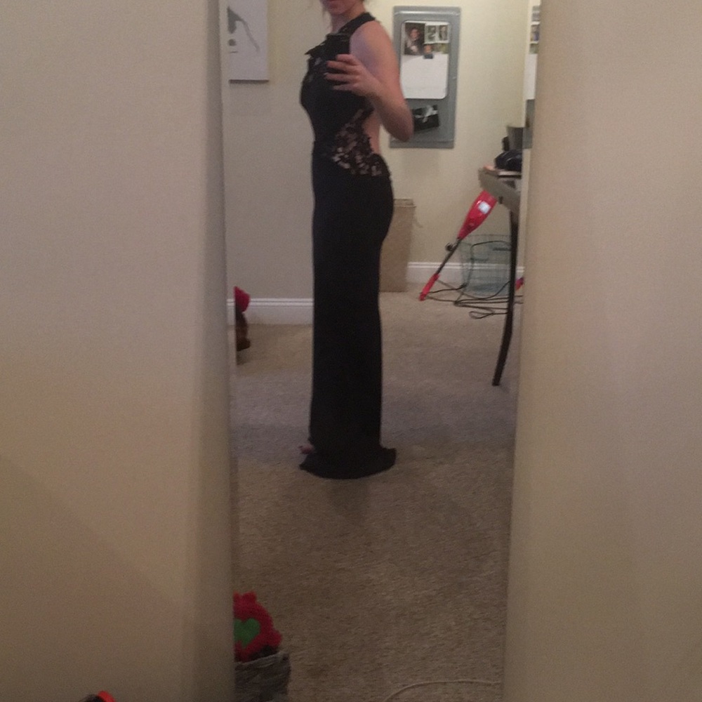 Cocktail/black tie lace detailed gown
